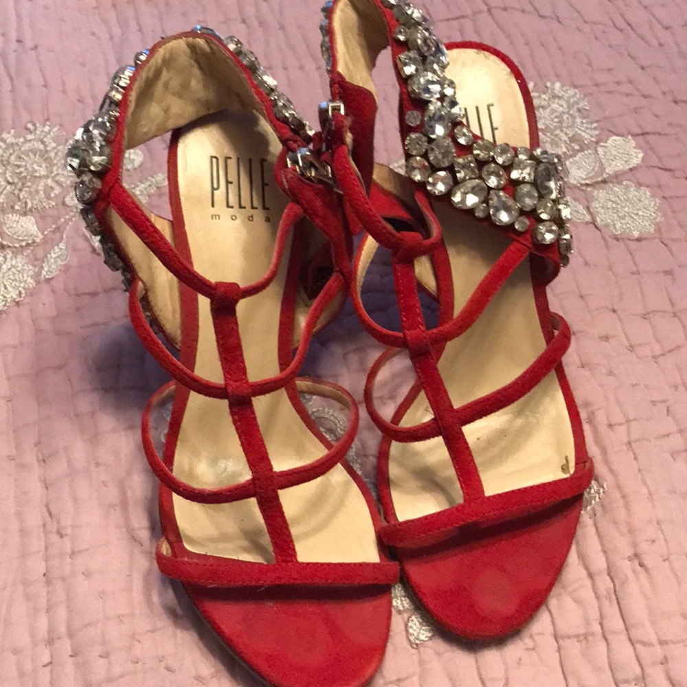 Pelle Moda straps heel shoes.
